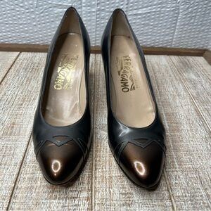 Salvatore Ferragamo Made In Italy Low Heel Pumps Patent Leather Size 6.5AAA